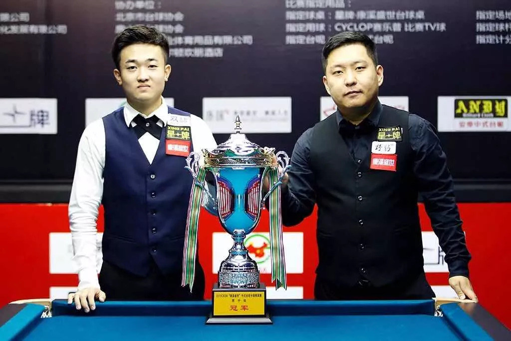 两队在赛道 两队在赛道